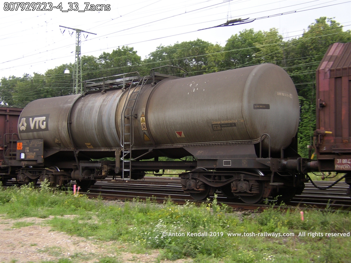 807929223-4_33_Zacns.jpg
